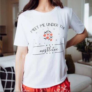 NWOT Mistletoe boutique stretchy tee / pajama top